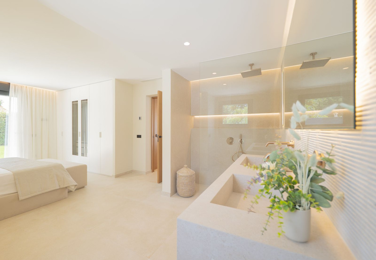 Image 21: Detached Villa For sale, Estepona, €2,650,000 [HFMs722973]