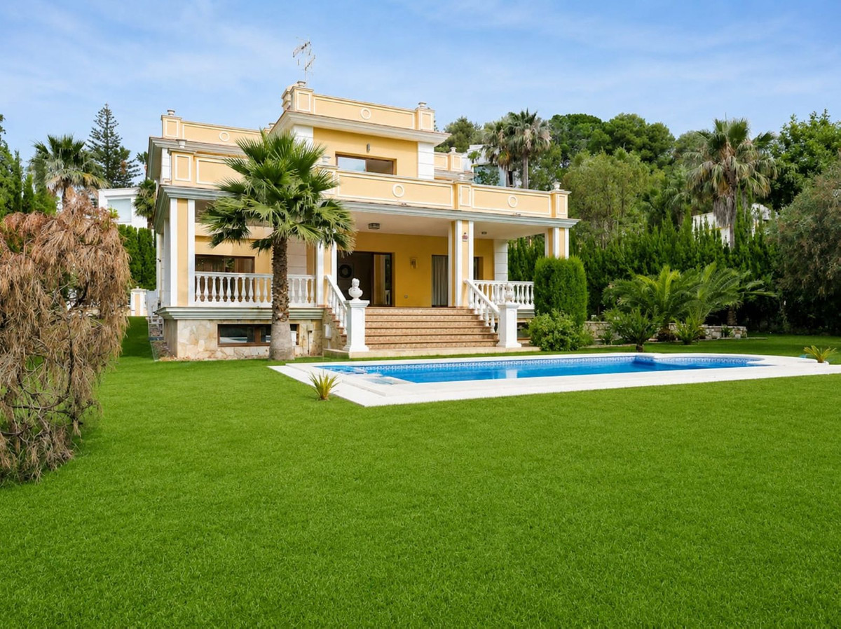 Image 22: Detached Villa For sale, Marbella, €1,600,000 [HFMs721480]