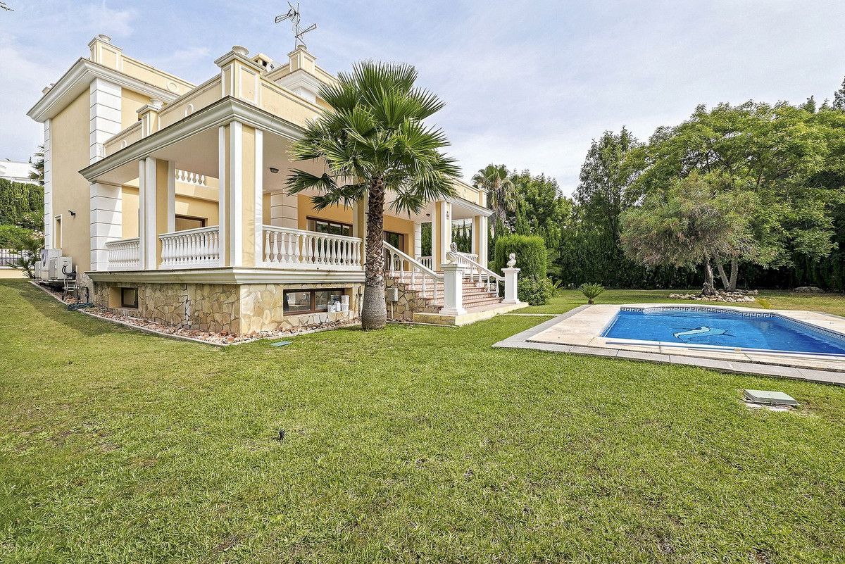 Image 1: Detached Villa For sale, Marbella, €1,600,000 [HFMs721480]