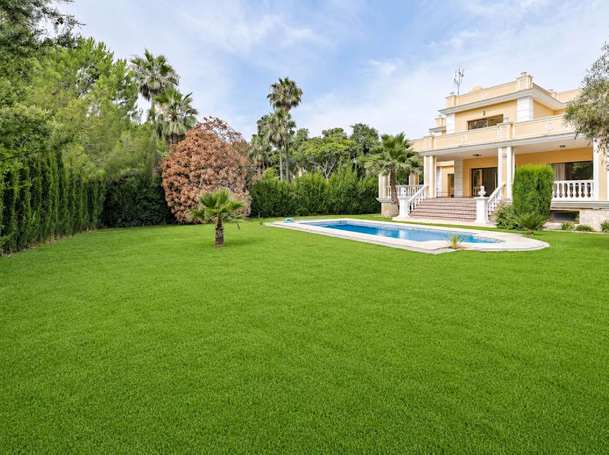 Image 23: Detached Villa For sale, Marbella, €1,600,000 [HFMs721480]