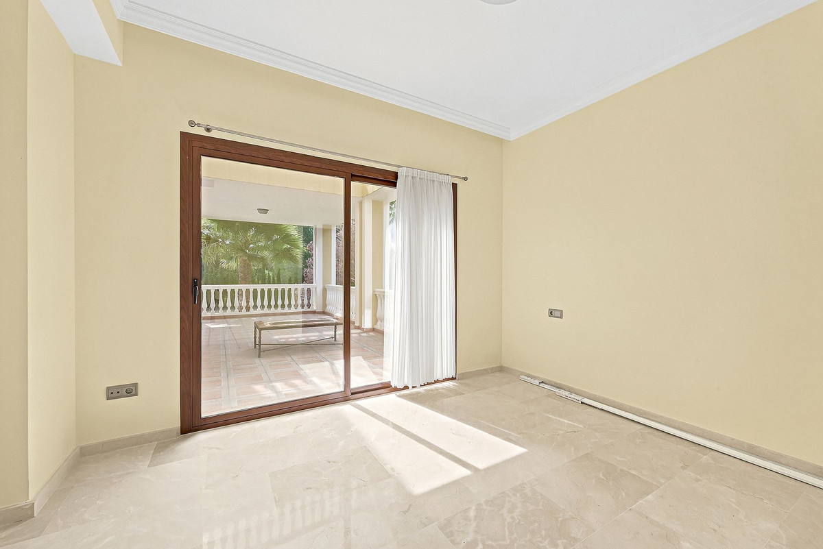 Image 16: Detached Villa For sale, Marbella, €1,600,000 [HFMs721480]