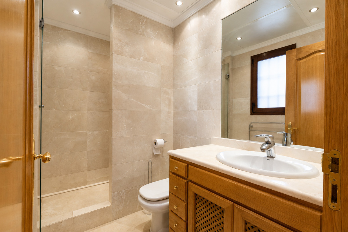 Image 30: Detached Villa For sale, Benahavís, €2,400,000 [HFMs721504]