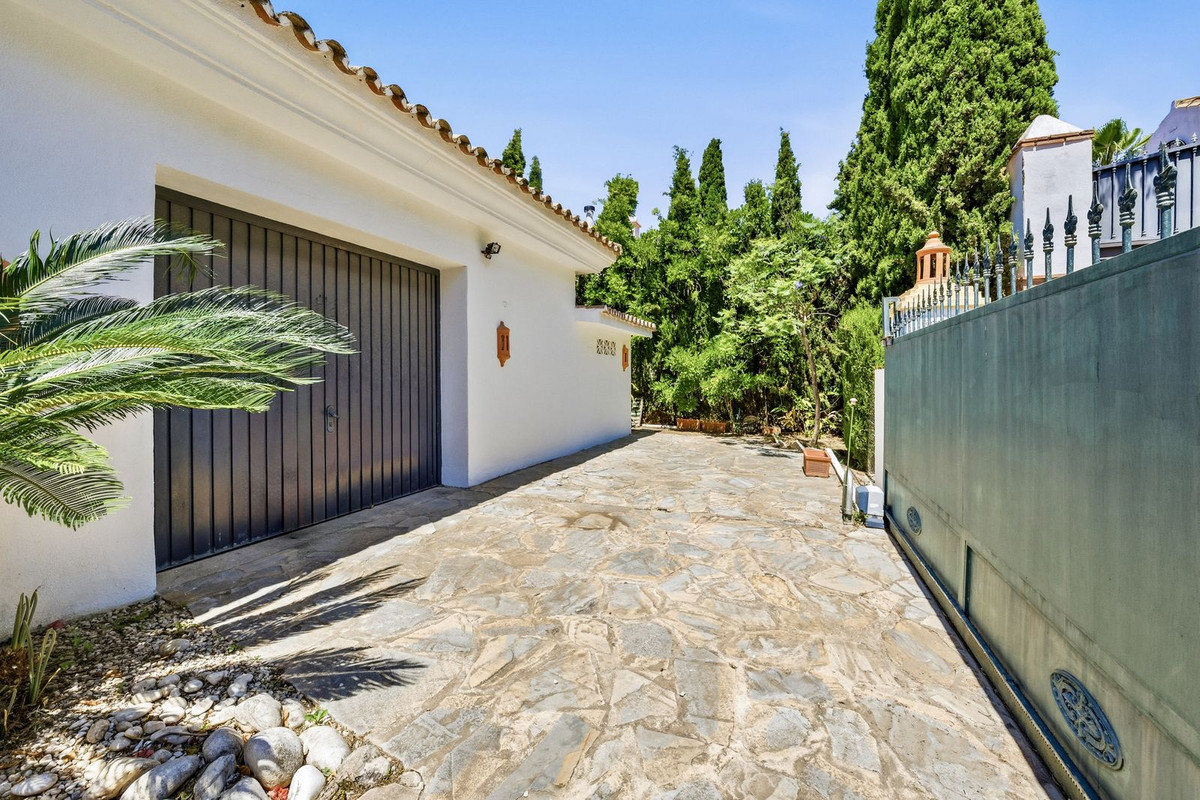 Image 36: Detached Villa For sale, Benahavís, €1,190,000 [HFMs721321]