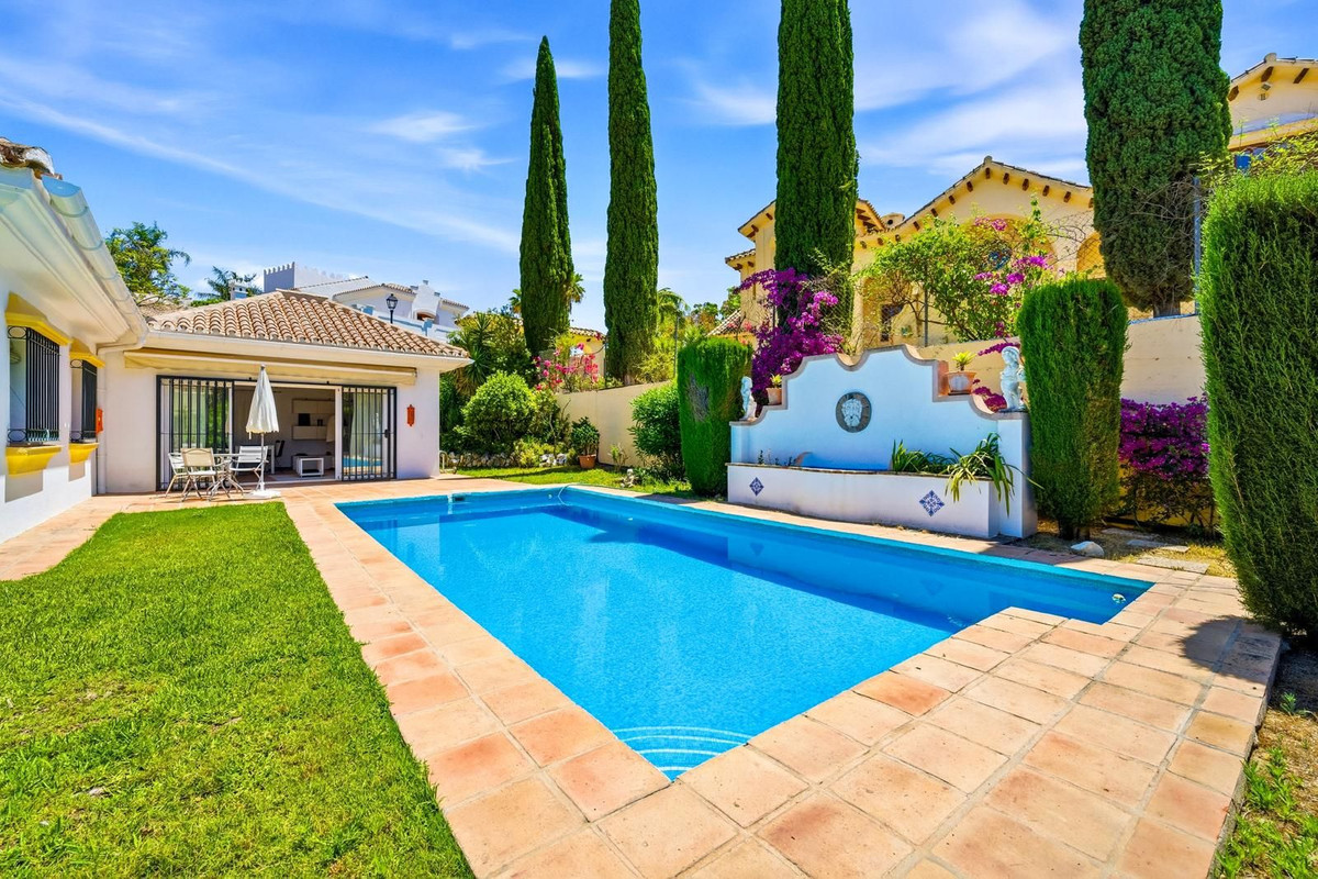 Image 1: Detached Villa For sale, Benahavís, €1,190,000 [HFMs721321]