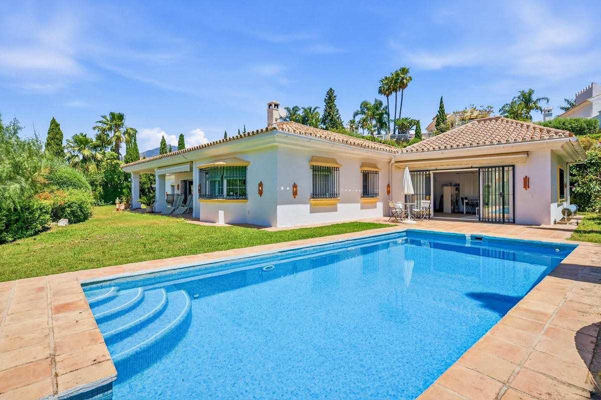 Image 0: Detached Villa For sale, Benahavís, €1,190,000 [HFMs721321]