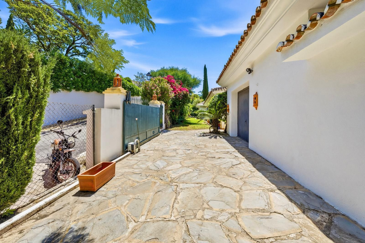 Image 37: Detached Villa For sale, Benahavís, €1,190,000 [HFMs721321]