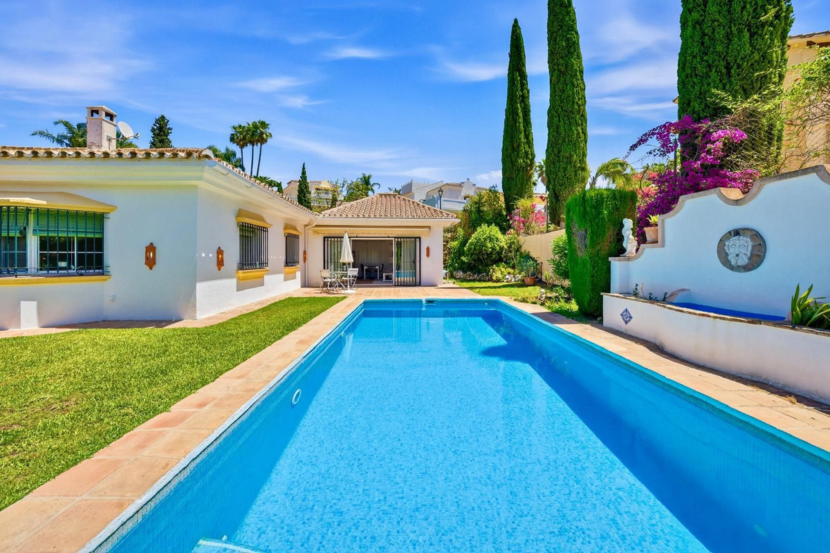 Image 3: Detached Villa For sale, Benahavís, €1,190,000 [HFMs721321]