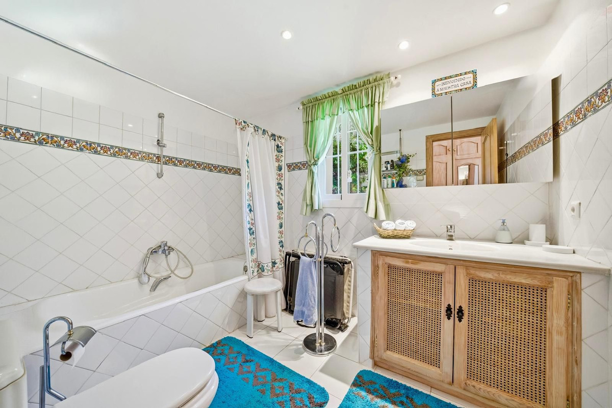 Image 27: Detached Villa For sale, Benahavís, €1,190,000 [HFMs721321]