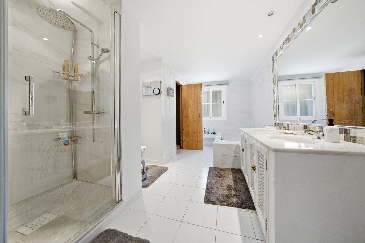 Image 20: Detached Villa For sale, Benahavís, €1,190,000 [HFMs721321]