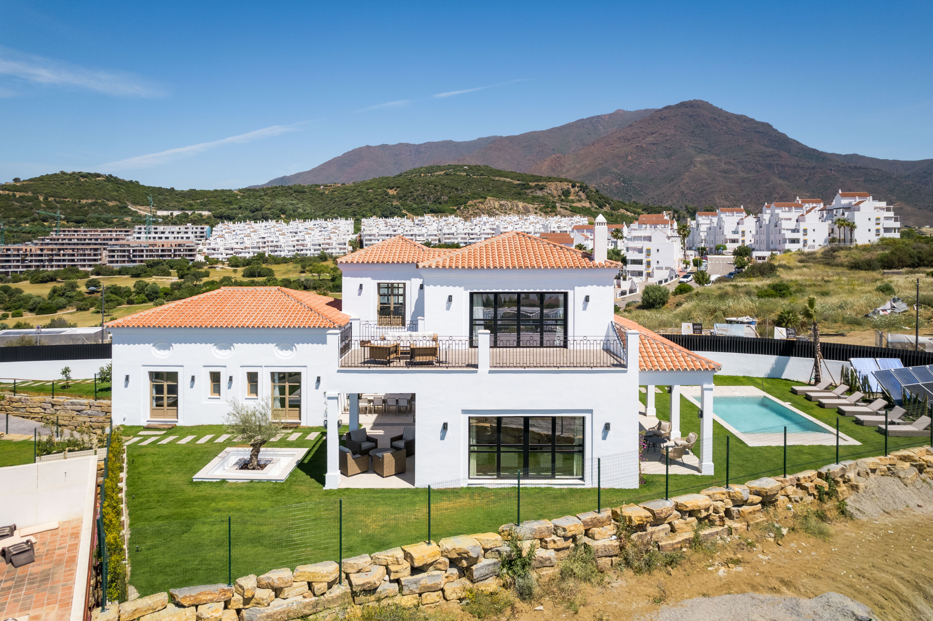 Image 3: Villa - Chalet For sale, Estepona, €2,195,000 [HFMs712229]