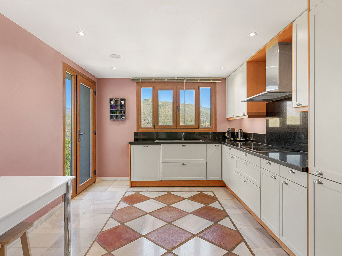 Image 14: Villa - Chalet For sale, Benahavís, €1,795,000 [HFMs711477]