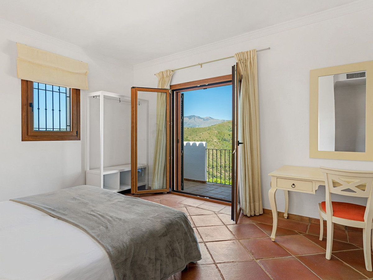 Image 18: Villa - Chalet For sale, Benahavís, €1,795,000 [HFMs711477]