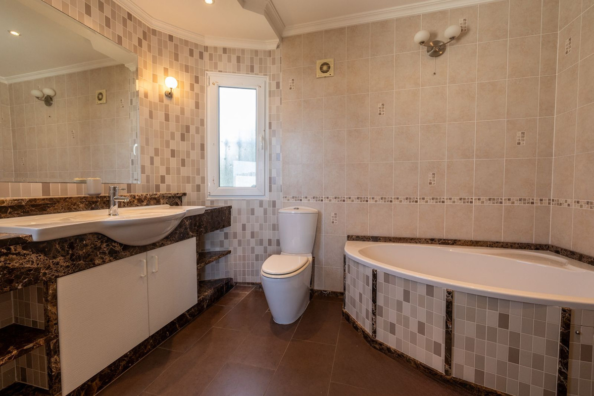 Image 25: Villa - Chalet For sale, Mijas Costa, €1,595,000 [HFMs711479]