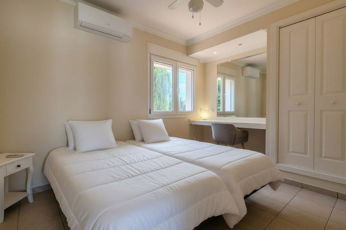 Image 27: Villa - Chalet For sale, Mijas Costa, €1,595,000 [HFMs711479]
