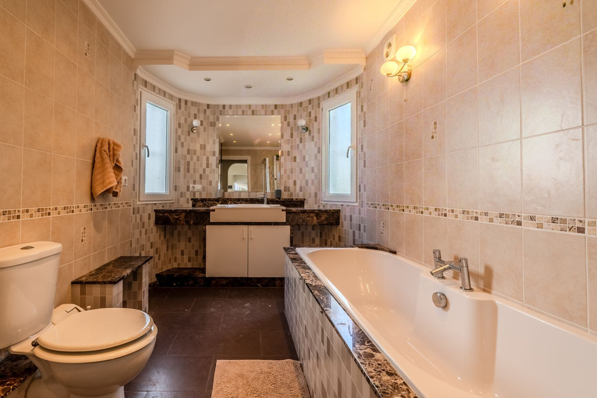 Image 19: Villa - Chalet For sale, Mijas Costa, €1,595,000 [HFMs711479]