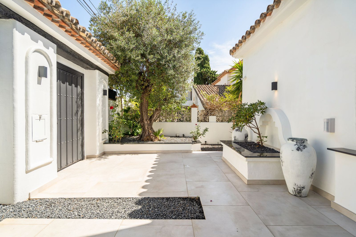 Image 34: Villa - Chalet For sale, Marbella, €2,495,000 [HFMs712064]