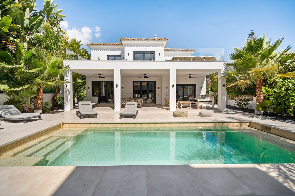 Image 1: Villa - Chalet For sale, Marbella, €2,495,000 [HFMs712064]