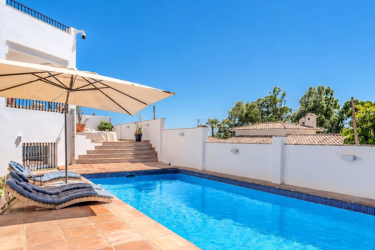 Image 0: Detached Villa For sale, Nueva Andalucía, €1,595,000 [HFMs712045]