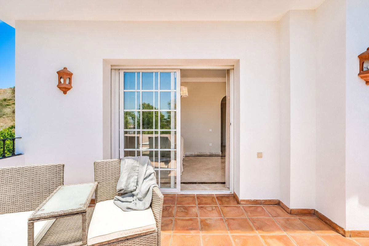 Image 35: Detached Villa For sale, Nueva Andalucía, €1,595,000 [HFMs712045]