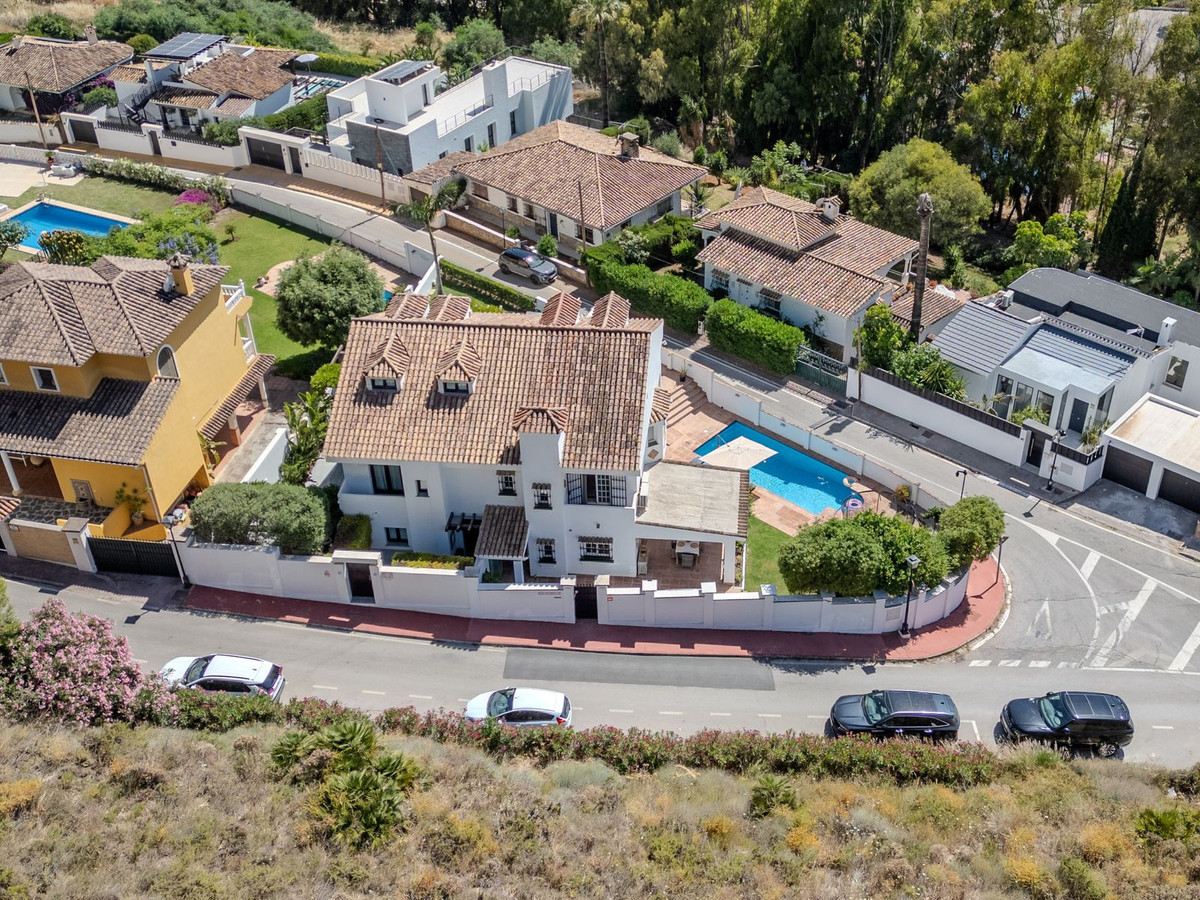 Image 52: Detached Villa For sale, Nueva Andalucía, €1,595,000 [HFMs712045]