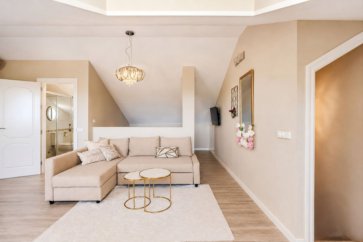 Image 42: Detached Villa For sale, Nueva Andalucía, €1,595,000 [HFMs712045]