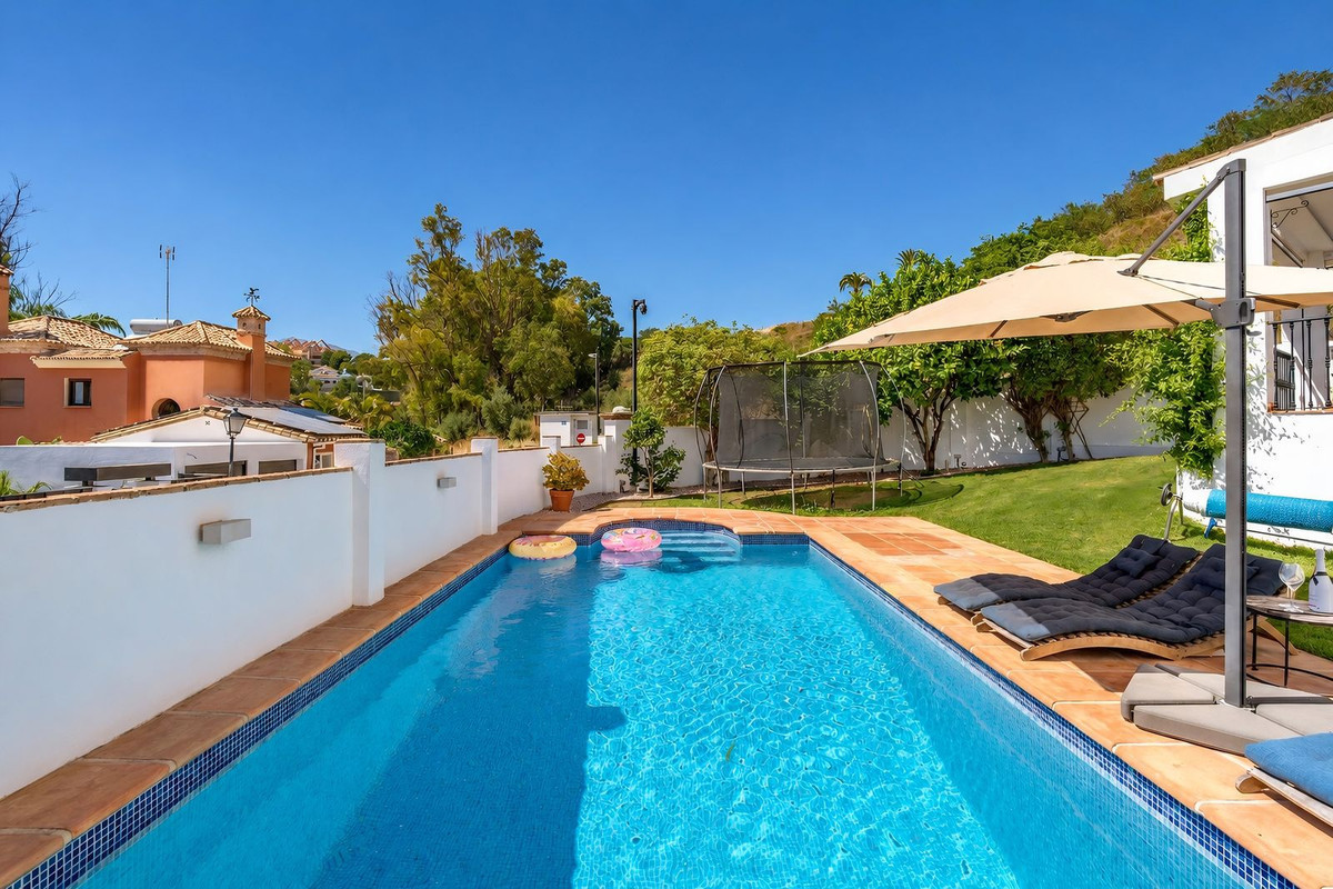 Image 1: Detached Villa For sale, Nueva Andalucía, €1,595,000 [HFMs712045]