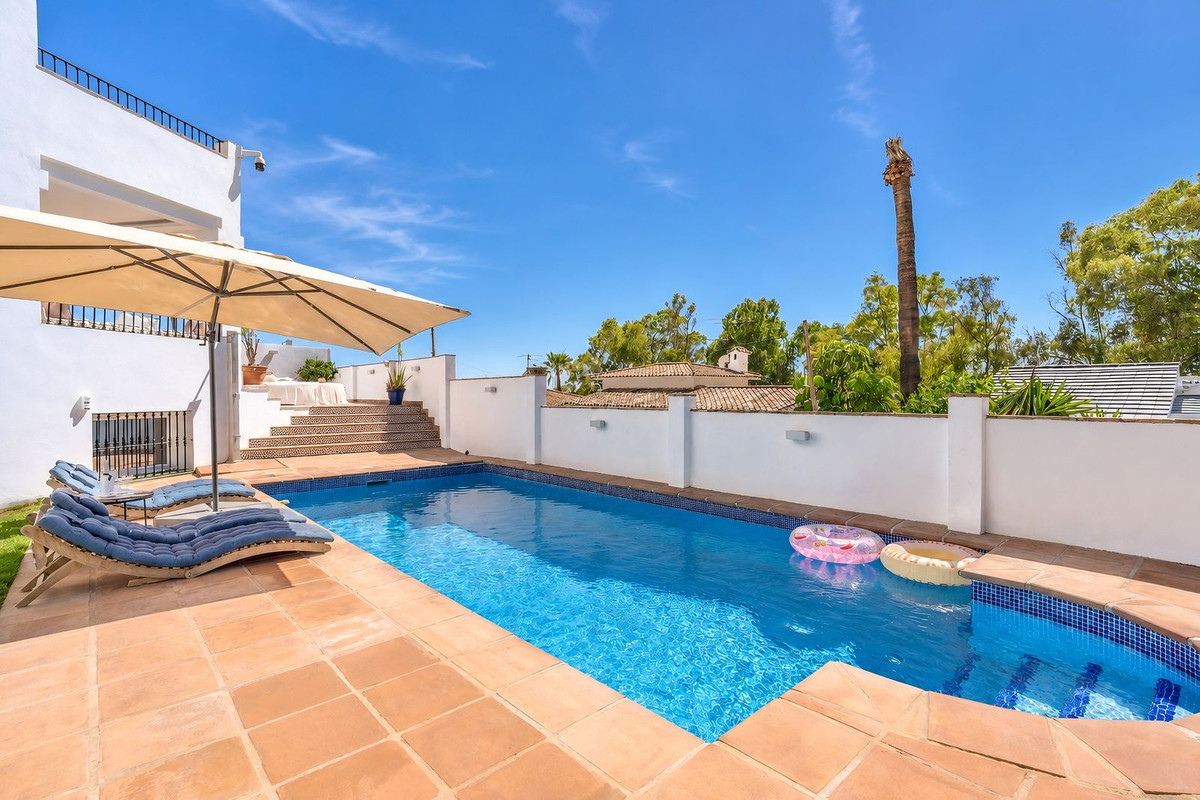 Image 2: Detached Villa For sale, Nueva Andalucía, €1,595,000 [HFMs712045]