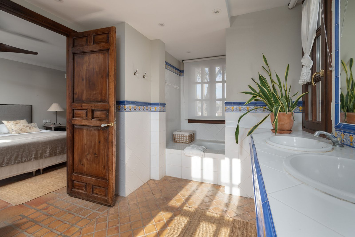 Image 25: Detached Villa For sale, San Pedro de Alcántara, €2,975,000 [HFMs705671]