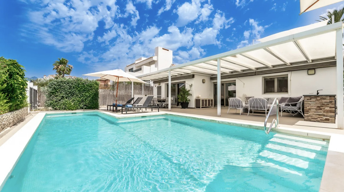 Image 1: Villa - Chalet For sale, Marbella, €1,650,000 [HFMs704342]