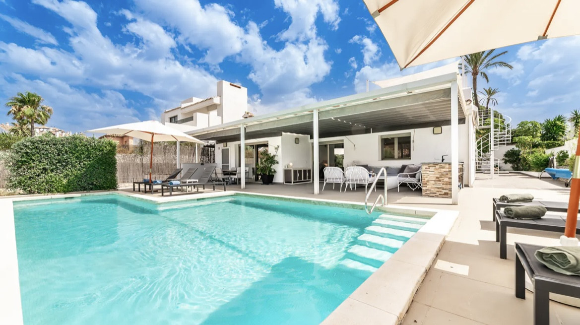 Image 0: Villa - Chalet For sale, Marbella, €1,650,000 [HFMs704342]