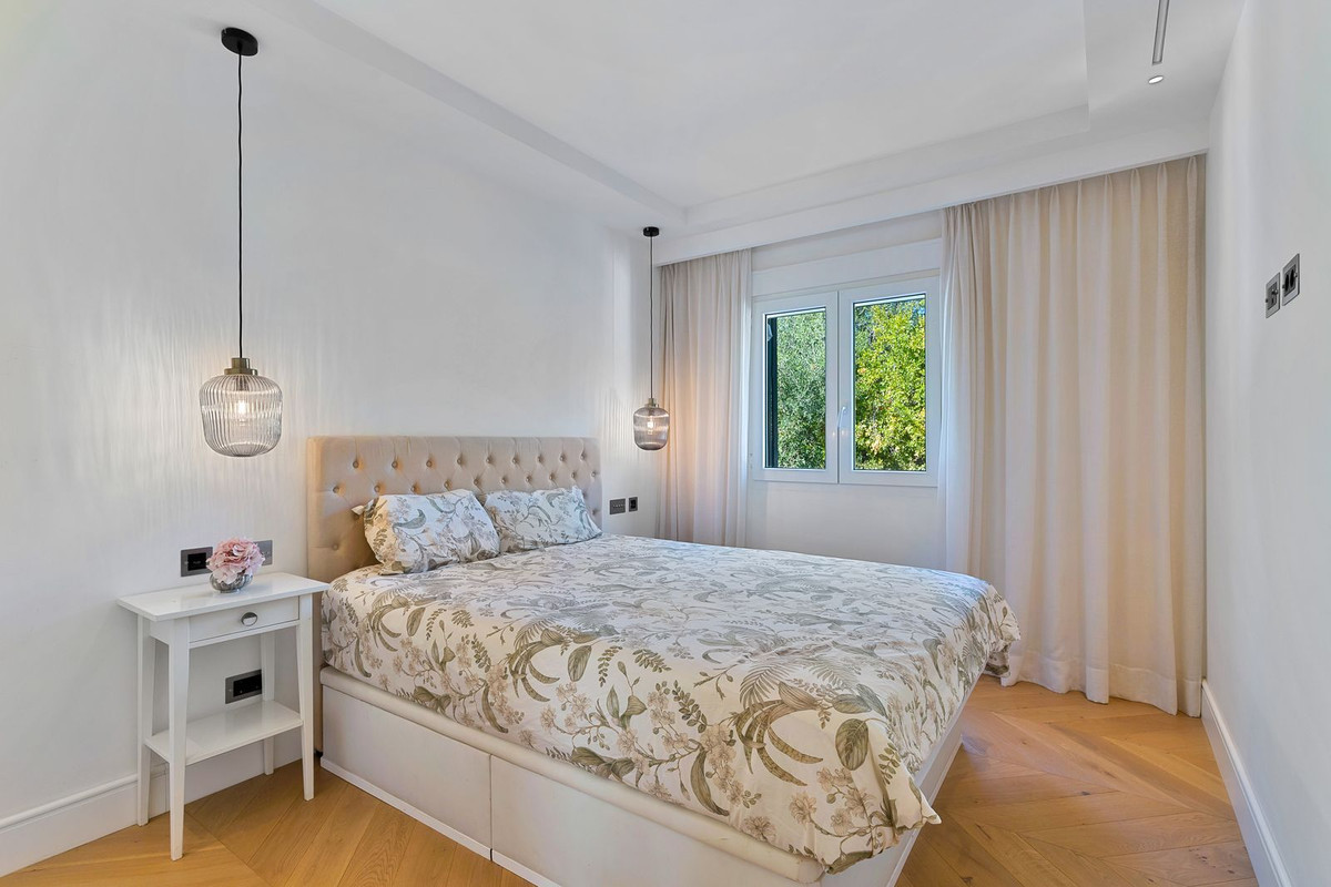 Image 22: Pareada For sale, Marbella, €1,195,000 [HFMs704662]