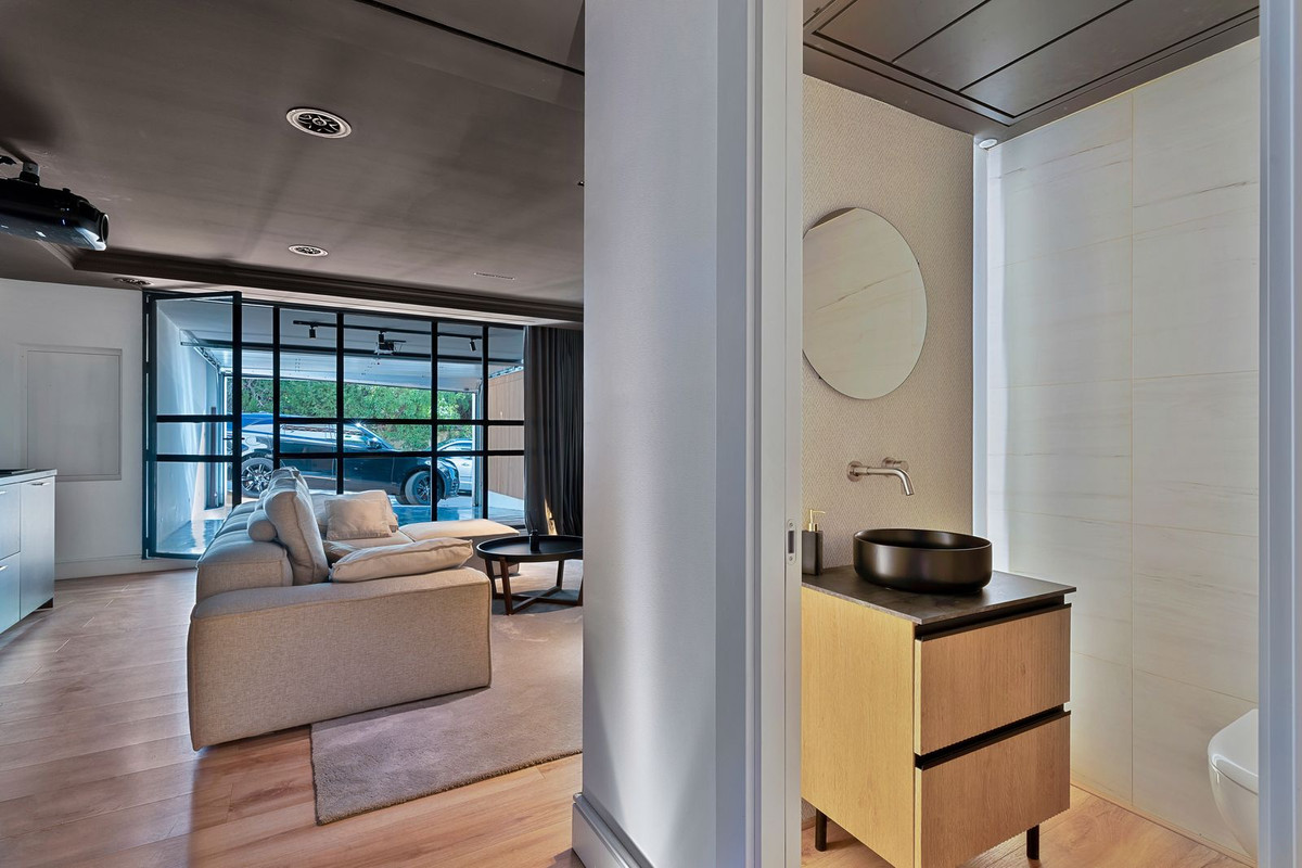 Image 28: Pareada For sale, Marbella, €1,195,000 [HFMs704662]