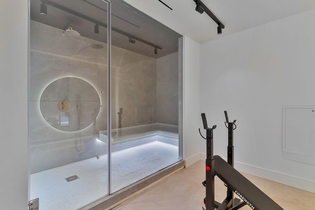 Image 35: Pareada For sale, Marbella, €1,195,000 [HFMs704662]