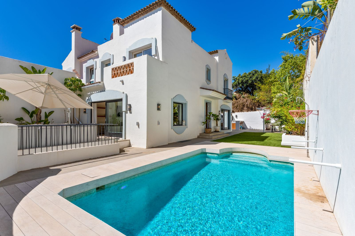 Image 0: Pareada For sale, Marbella, €1,195,000 [HFMs704662]