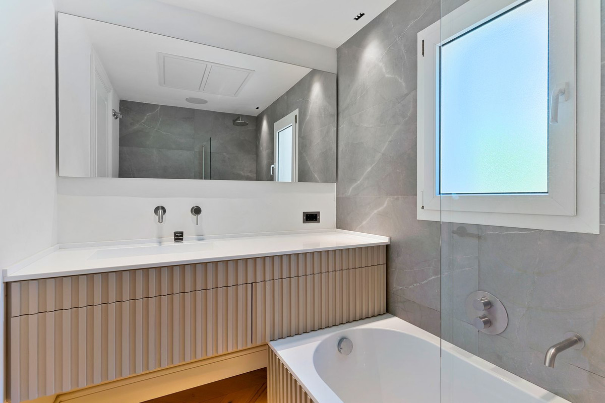Image 20: Pareada For sale, Marbella, €1,195,000 [HFMs704662]