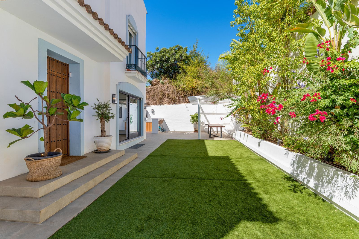 Image 41: Pareada For sale, Marbella, €1,195,000 [HFMs704662]