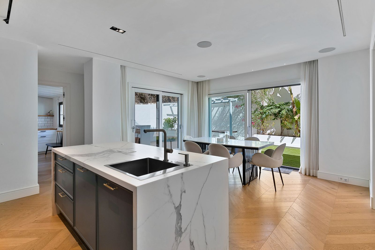 Image 5: Pareada For sale, Marbella, €1,195,000 [HFMs704662]