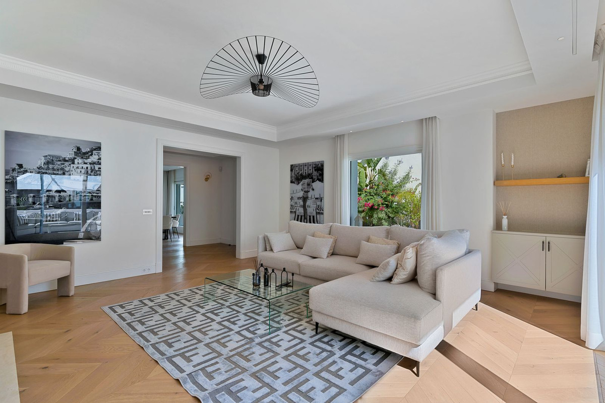 Image 4: Pareada For sale, Marbella, €1,195,000 [HFMs704662]