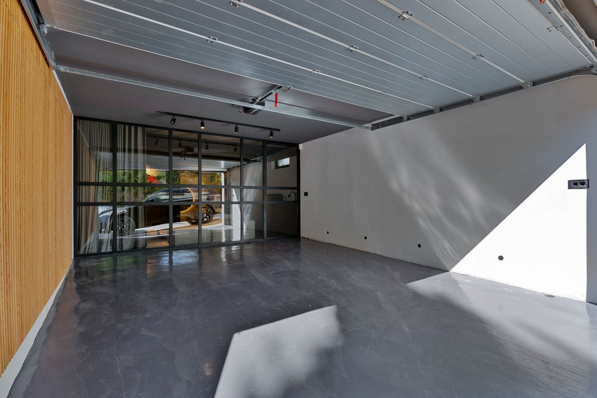 Image 33: Pareada For sale, Marbella, €1,195,000 [HFMs704662]