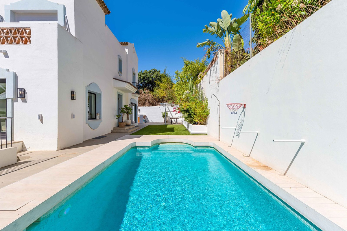 Image 40: Pareada For sale, Marbella, €1,195,000 [HFMs704662]