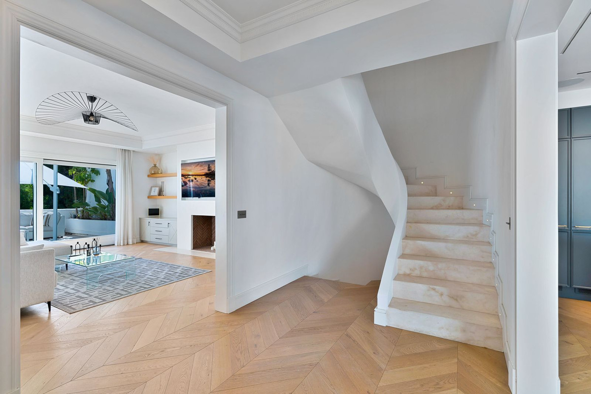 Image 9: Pareada For sale, Marbella, €1,195,000 [HFMs704662]