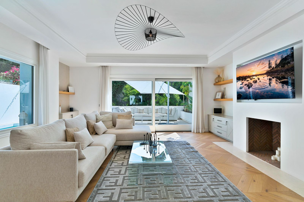 Image 3: Pareada For sale, Marbella, €1,195,000 [HFMs704662]