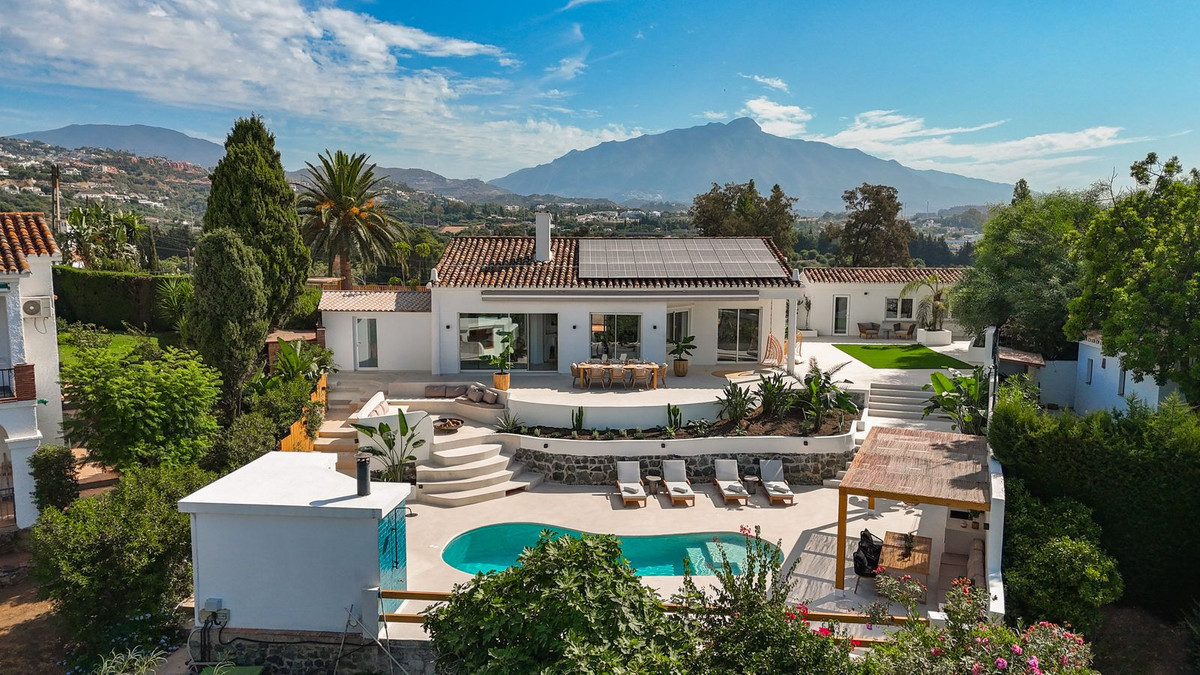 Image 0: Detached Villa For sale, San Pedro de Alcántara, €1,695,000 [HFMs701750]
