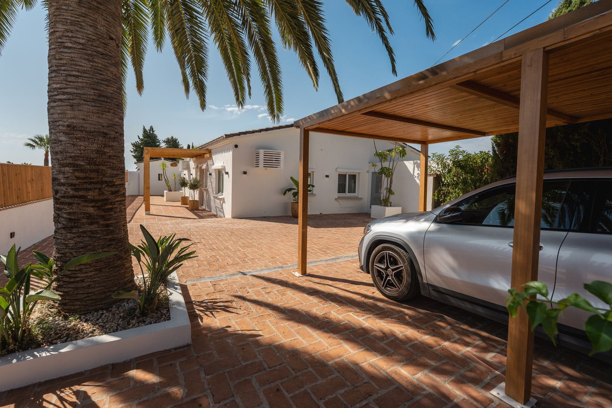 Image 26: Detached Villa For sale, San Pedro de Alcántara, €1,695,000 [HFMs701750]