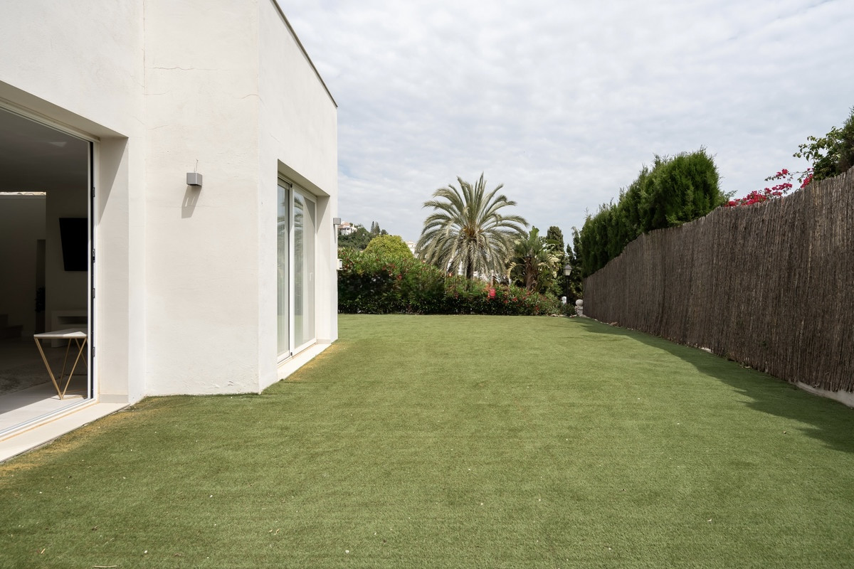 Image 30: Detached Villa For sale, Nueva Andalucía, €2,595,000 [HFMs701676]