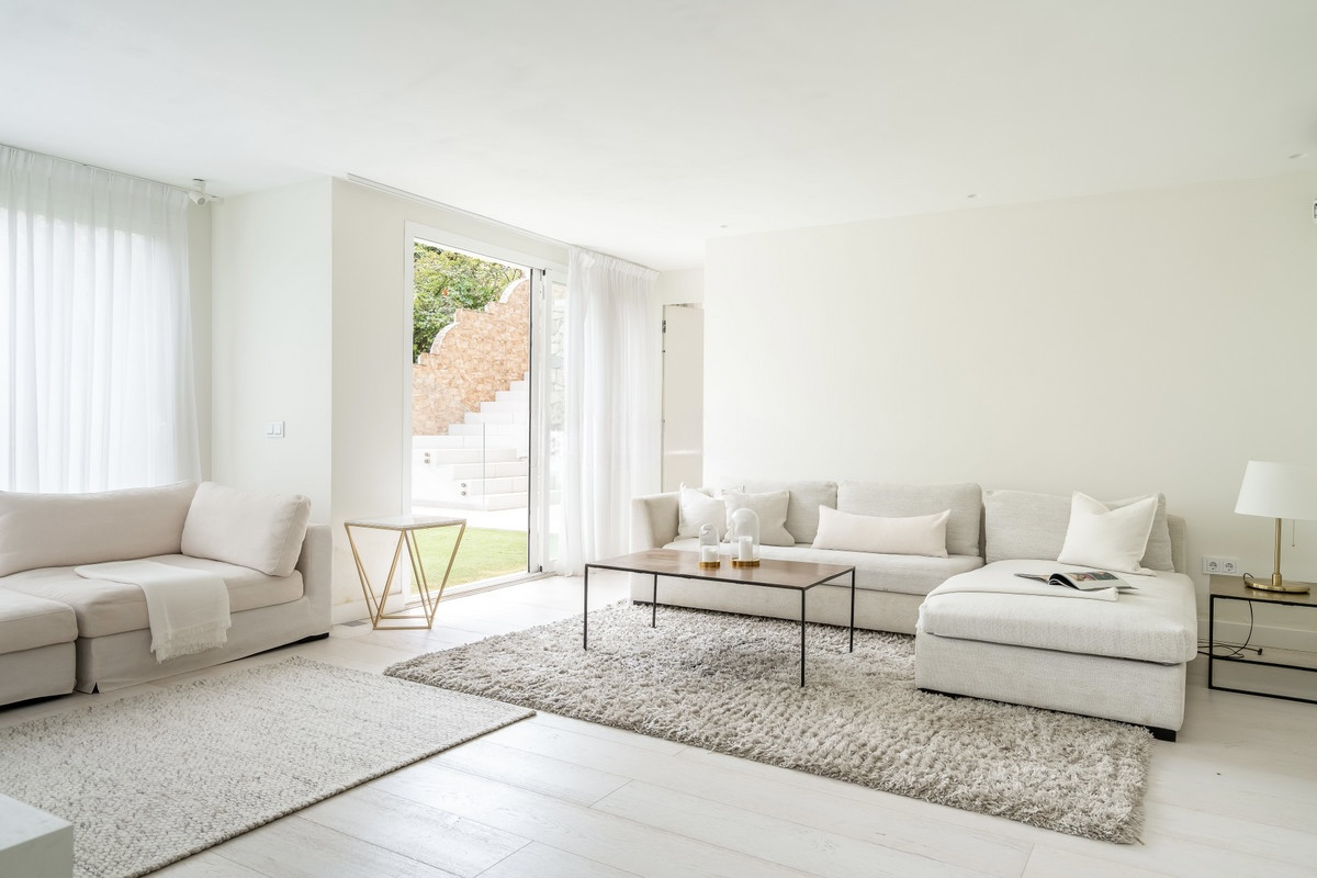 Image 25: Detached Villa For sale, Nueva Andalucía, €2,595,000 [HFMs701676]