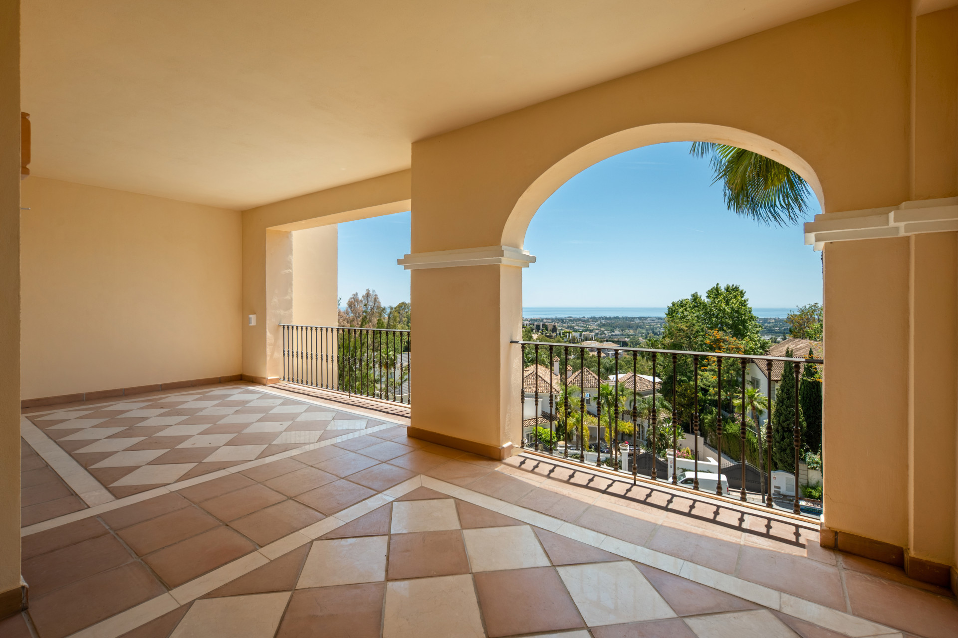 Image 1: Penthouse Duplex For sale, Benahavís, €2,195,000 [HFMs743637]