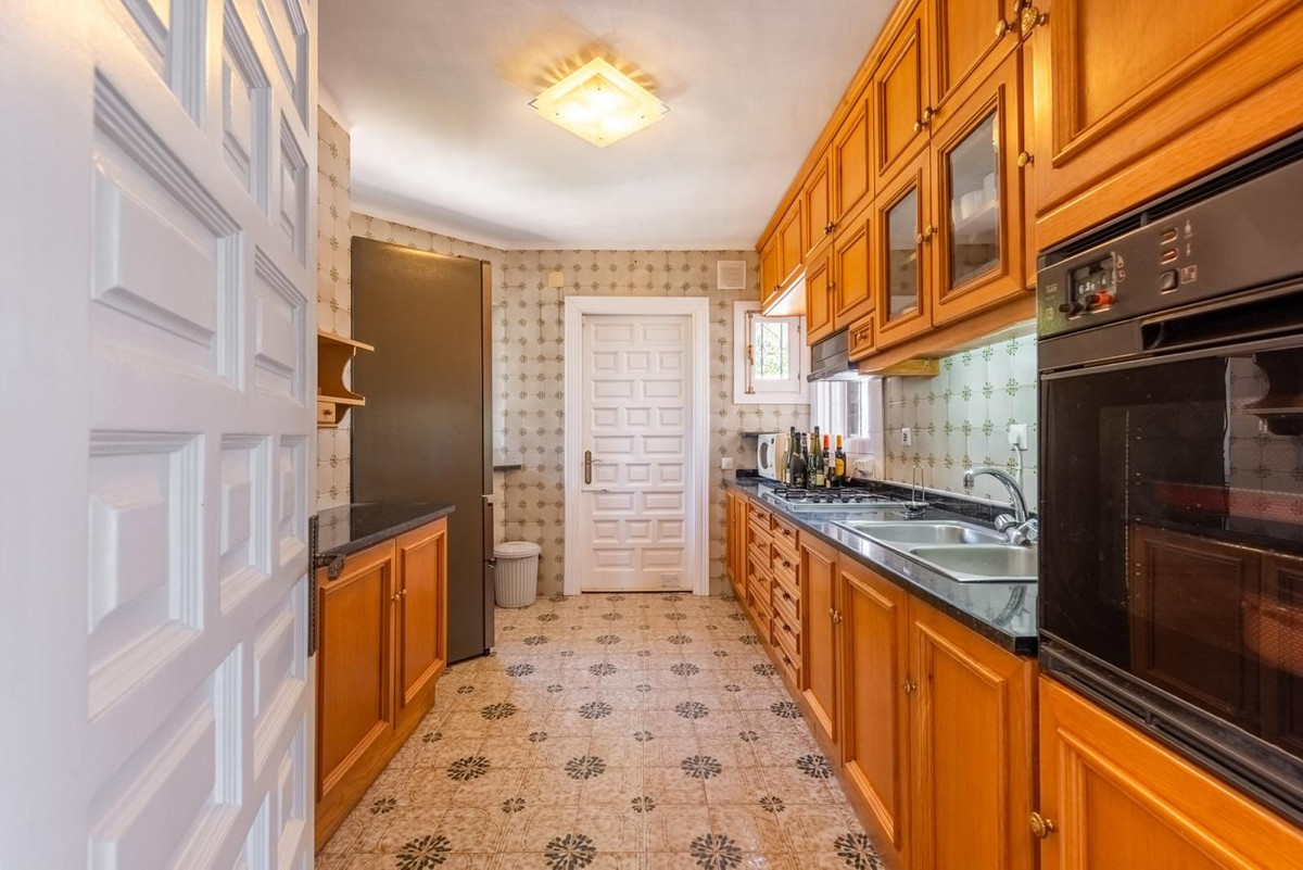 Image 9: Villa - Chalet For sale, Estepona, €1,695,000 [HFMs730740]