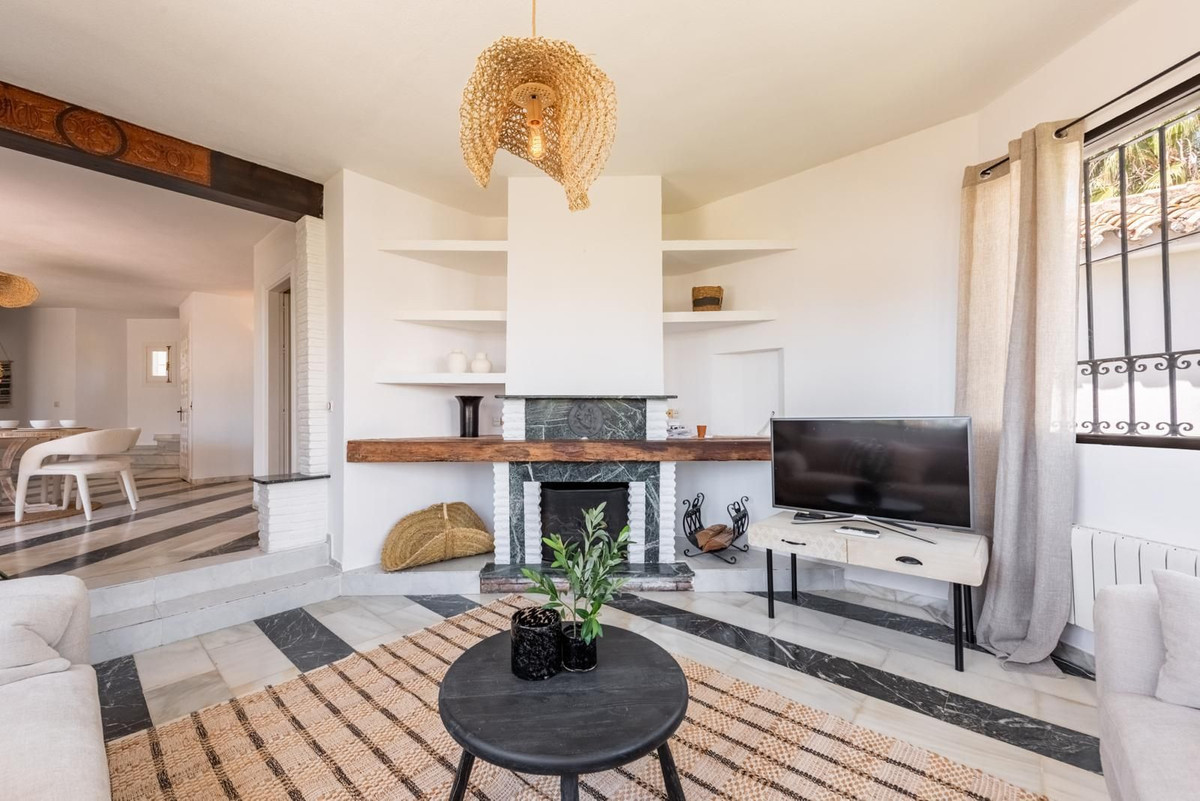 Image 4: Villa - Chalet For sale, Estepona, €1,695,000 [HFMs730740]