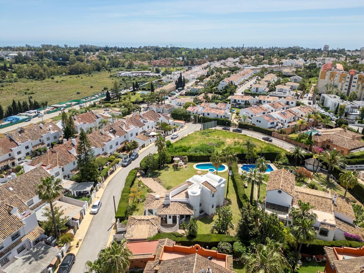 Image 20: Villa - Chalet For sale, Estepona, €1,695,000 [HFMs730740]